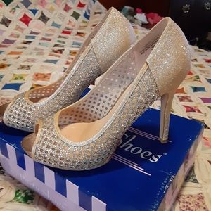 Shoes size 8